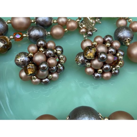 Vintage 1950s 2 Strand Beaded Necklace cluster clip earrings Set - Picture 14 of 16